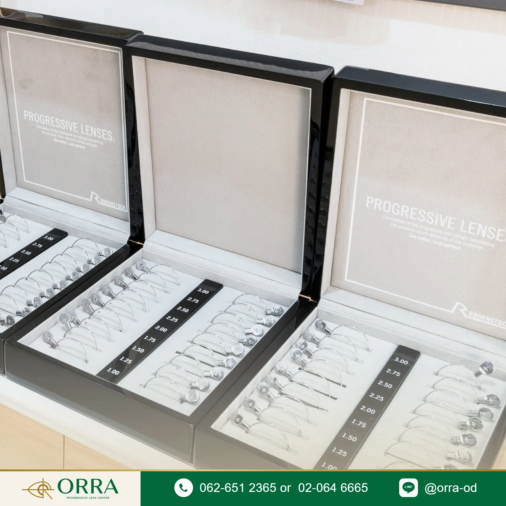 กล่องเลนส์ตัวอย่างโครงสร้างสำเร็จรูปเรียงเป็นแถวในร้าน ORRA